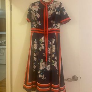 Vintage/retro looking brand new dress on the slimmer size and fits more like a 6